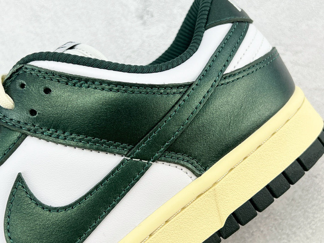 DUNK LOW VINTAGE GREEN