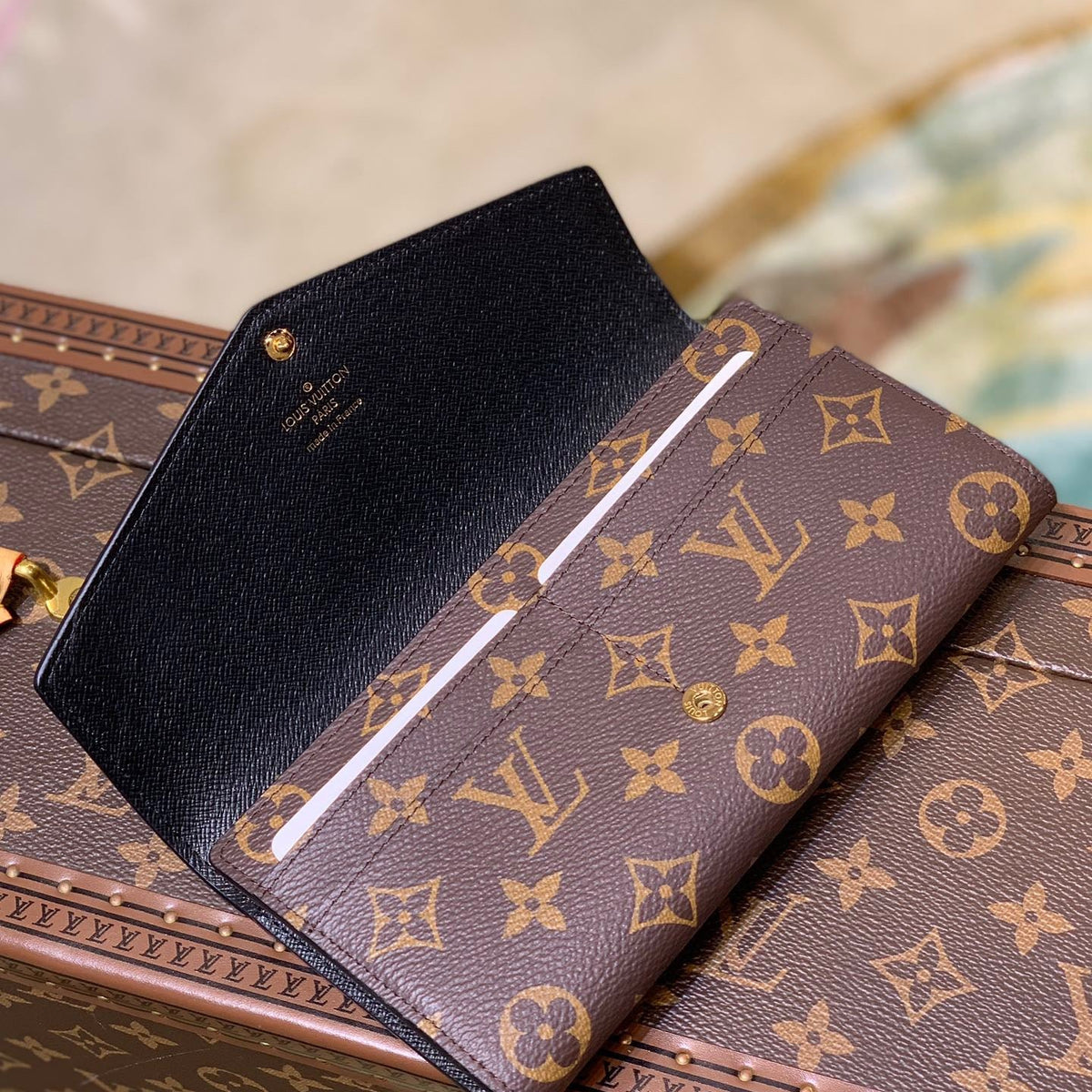 LOU SARAH WALLET