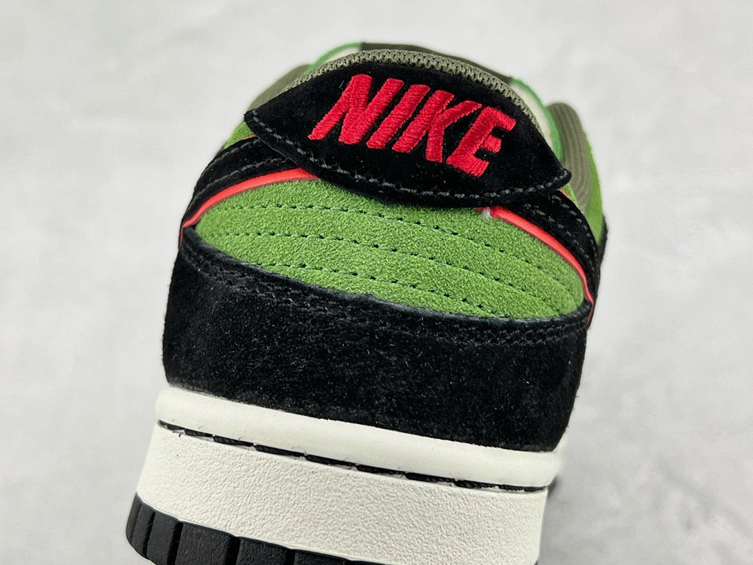 DUNK LOW x OTOMO KATUSHIRO