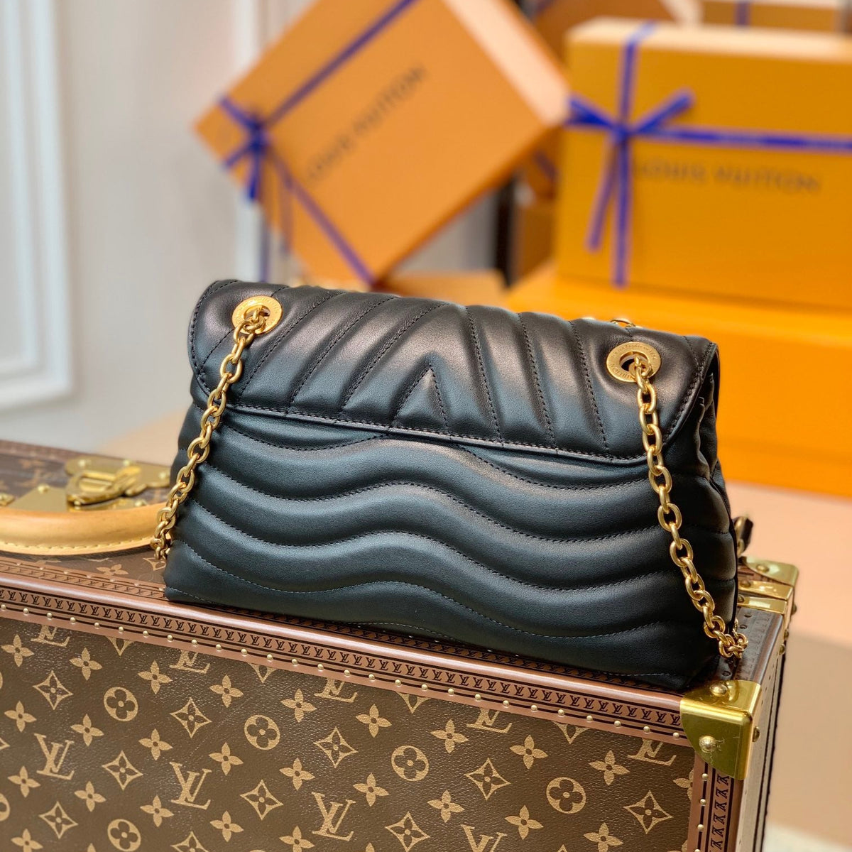 LOU NEW WAVE CHAIN BAG