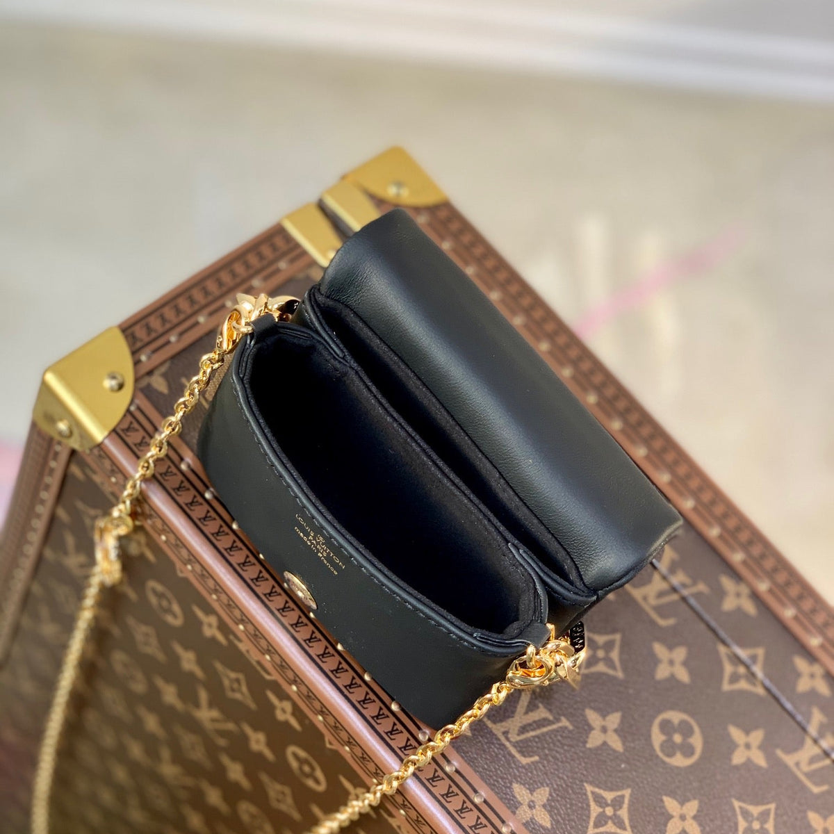 LOU BELTBAG COUSSIN