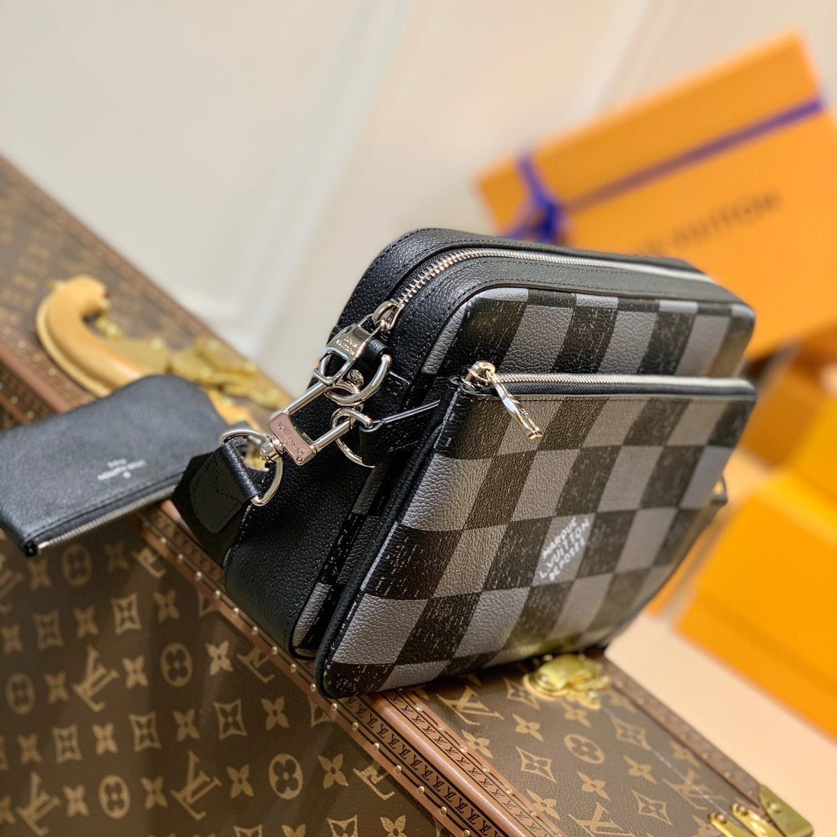LOU TRIO MESSENGER BAG