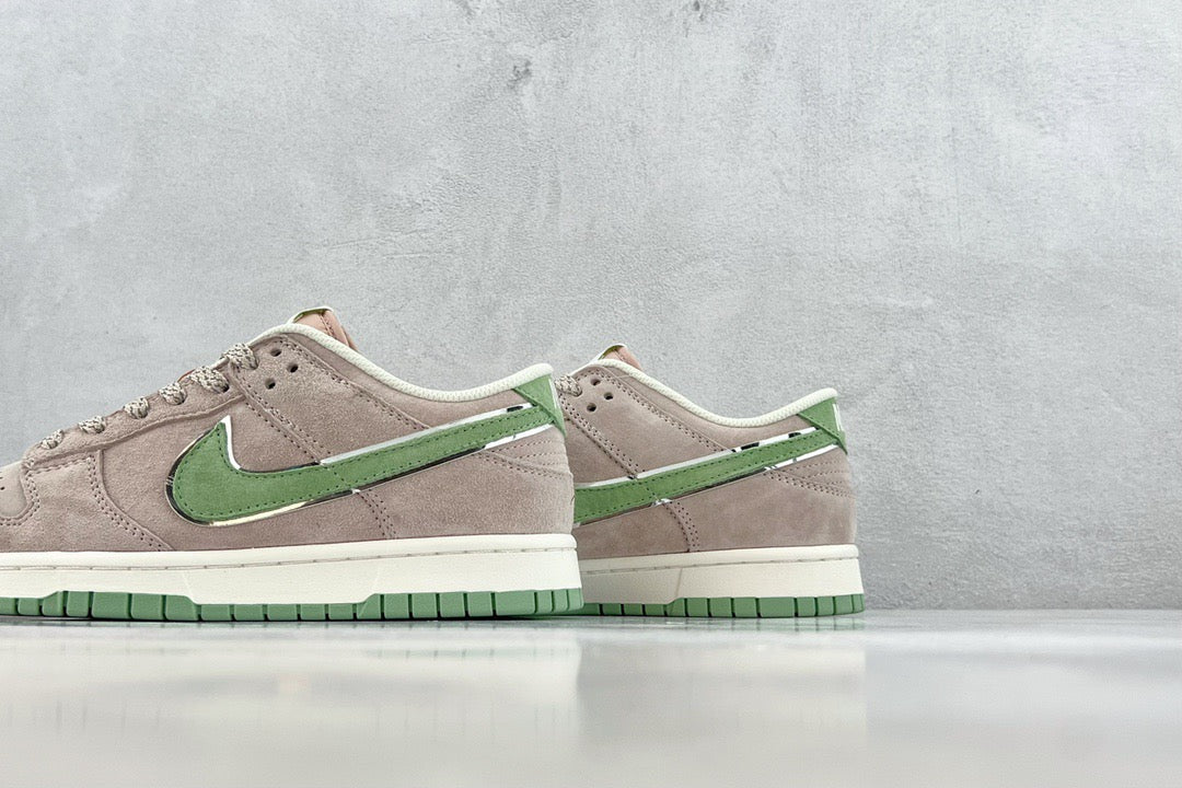DUNK LOW x OTOMO KATUSHIRO