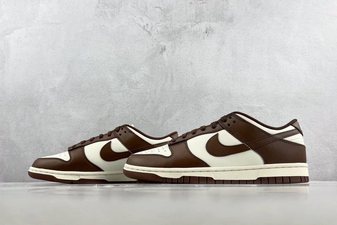 DUNK LOW SURFACES IN BROWN