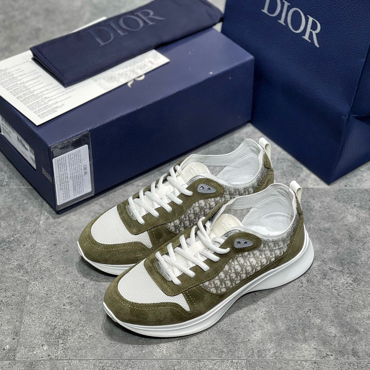 CD B25 SNEAKERS
