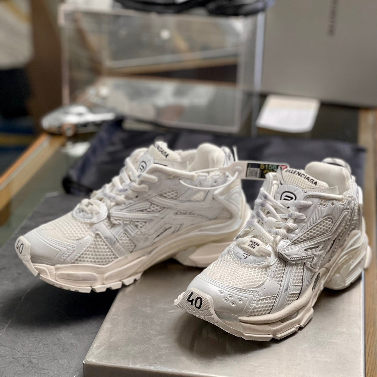 BAL RUNNER TRAINERS