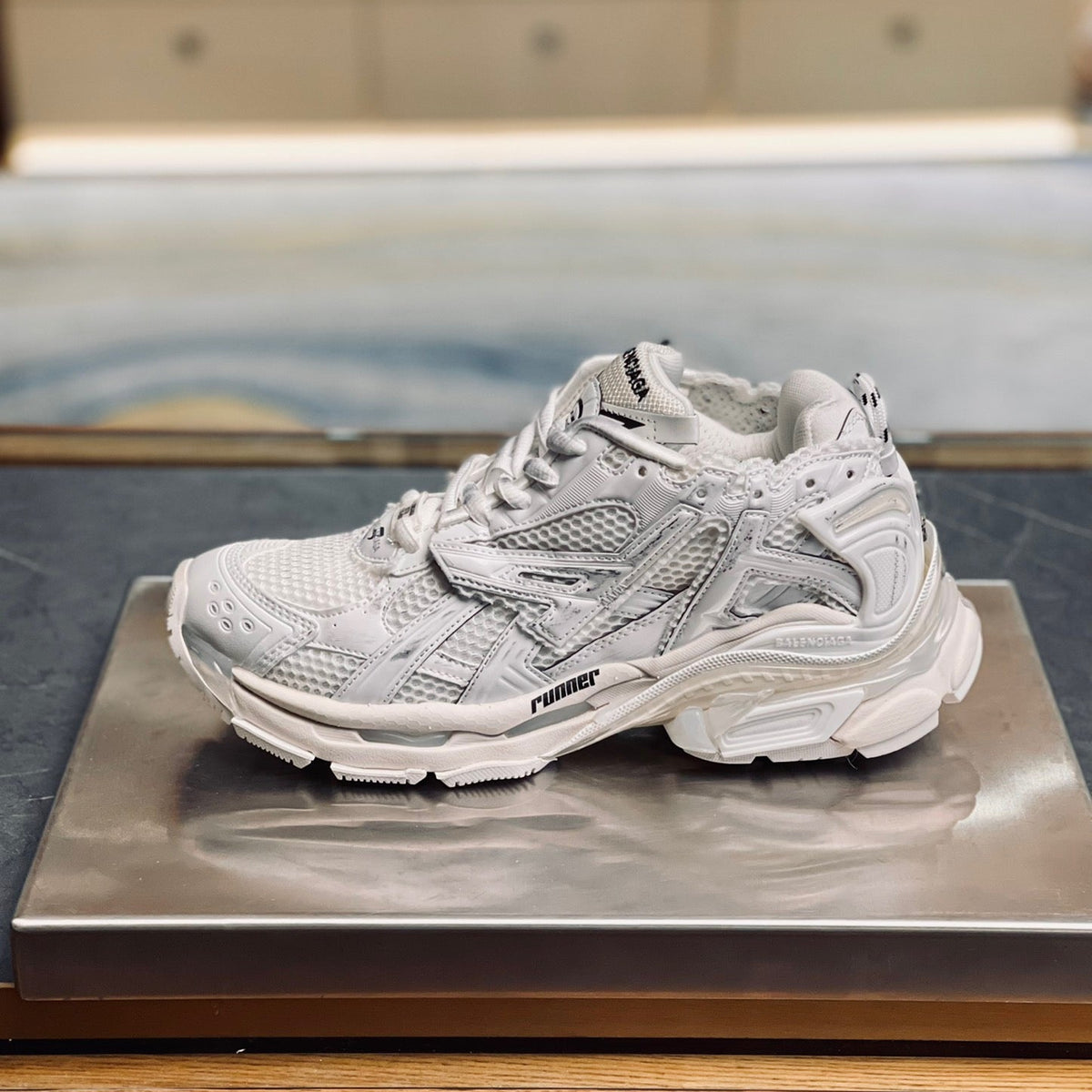 BAL RUNNER TRAINERS