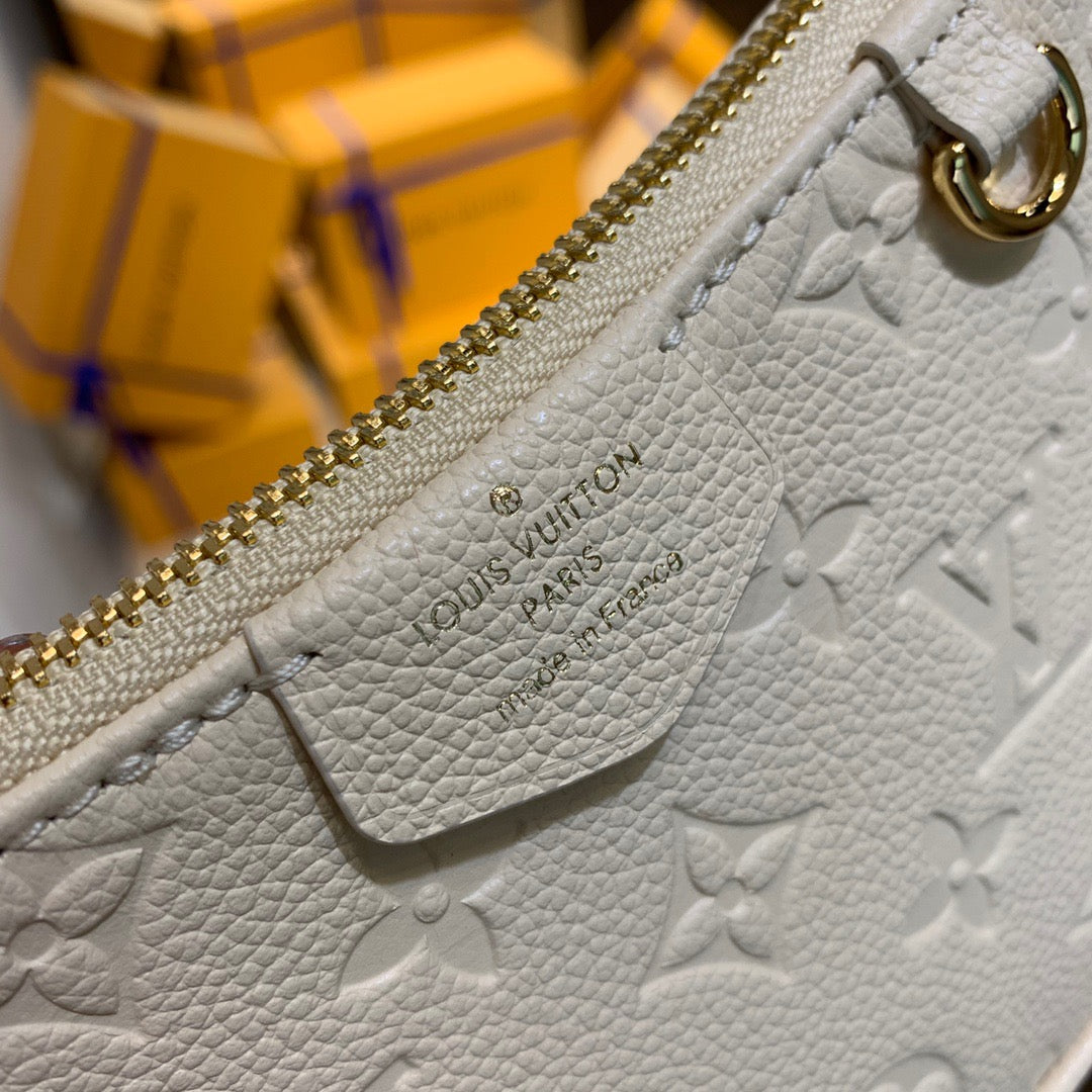 LOU EASY POUCH ON STRAP