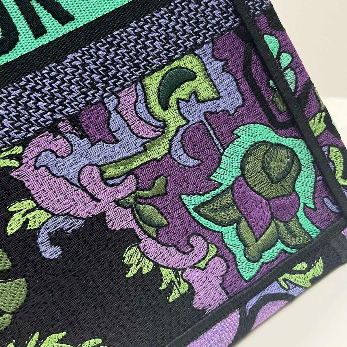CD MEDIUM BOOK TOTE BAG