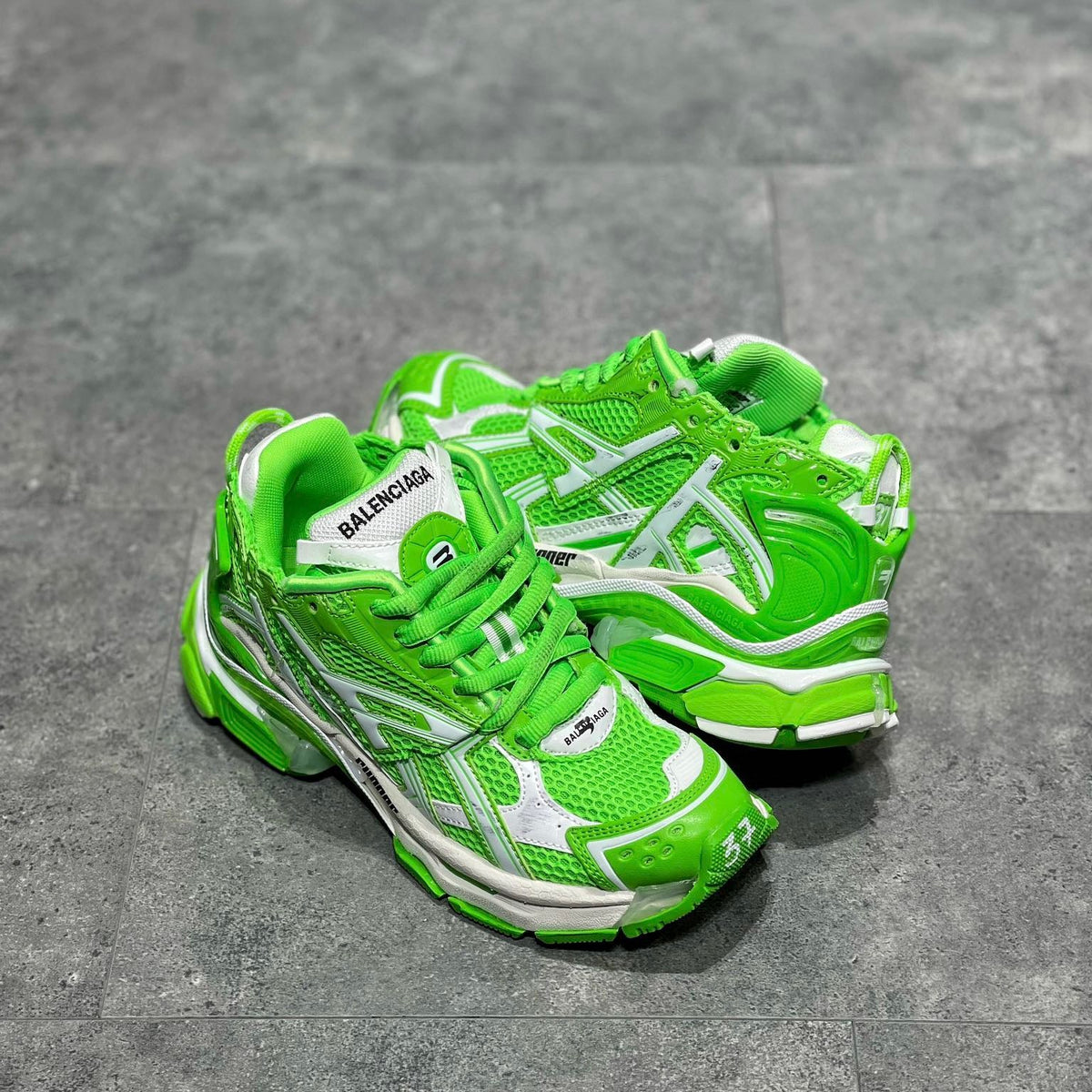 BAL RUNNER TRAINERS