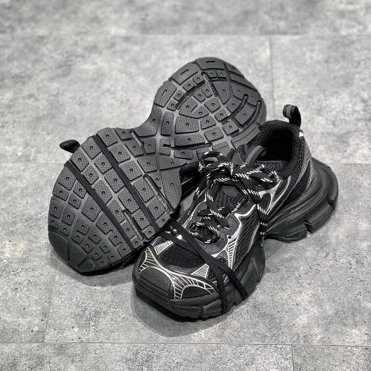 BAL 3XL TRAINERS