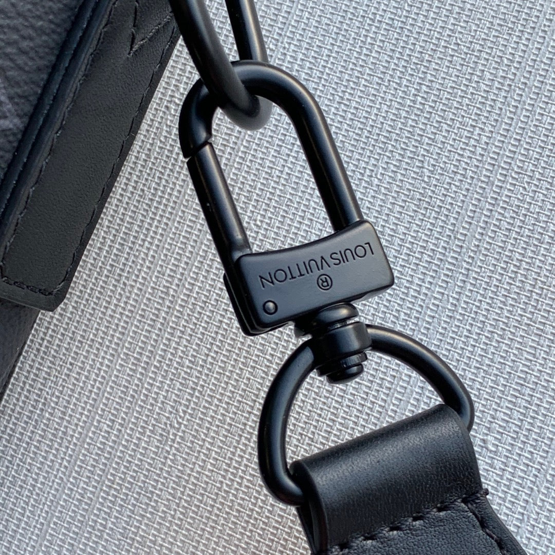 LOU TRUNK MESSENGER BAG