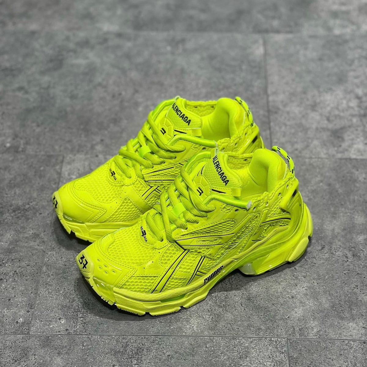 BAL RUNNER TRAINERS