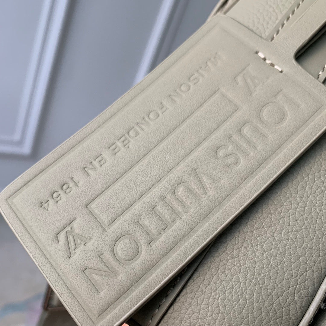 LOU TAKEOFF MESSENGER BAG