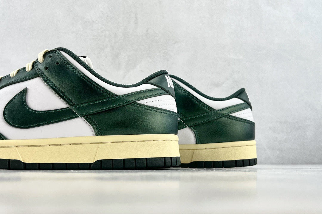 DUNK LOW VINTAGE GREEN