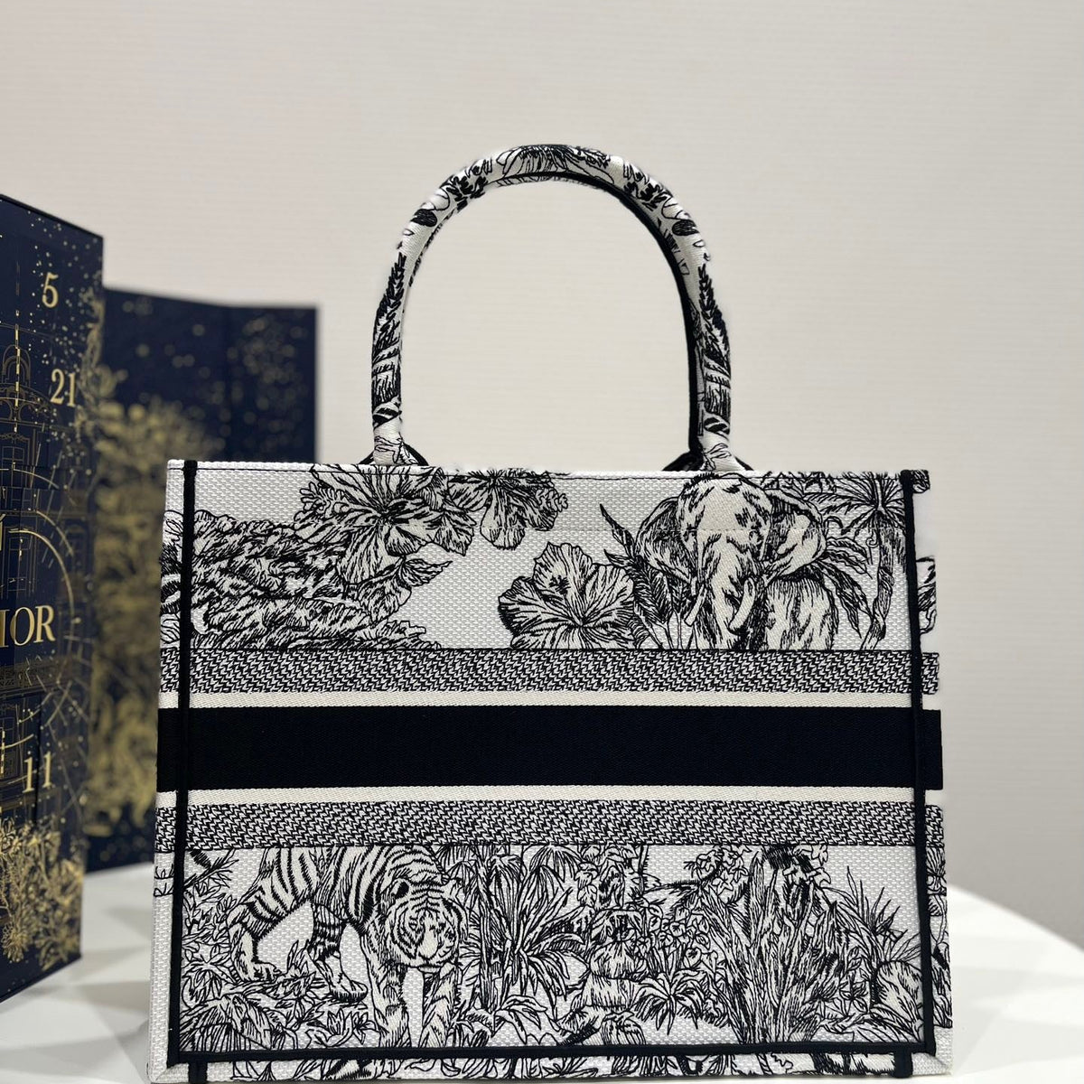 CD MEDIUM BOOK TOTE BAG