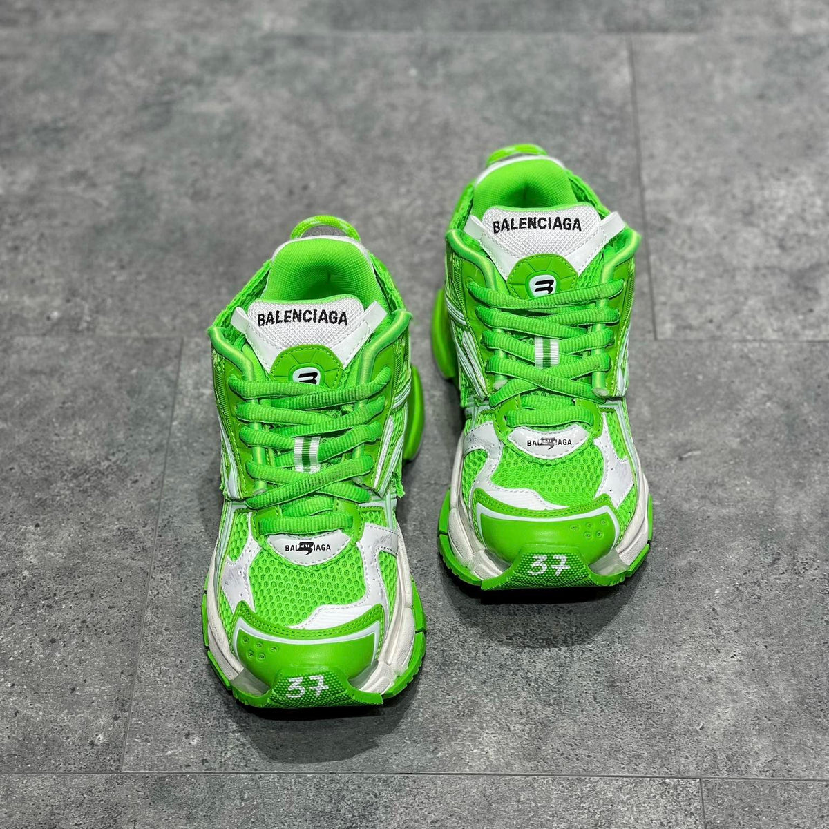 BAL RUNNER TRAINERS
