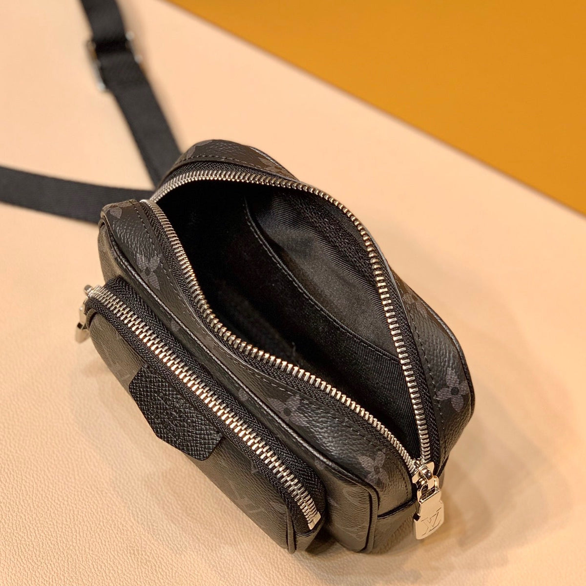 LOU OUTDOOR POUCH