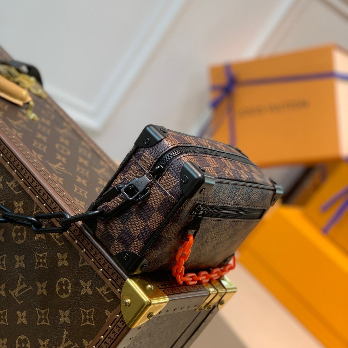 LOU SOFT TRUNK BAG