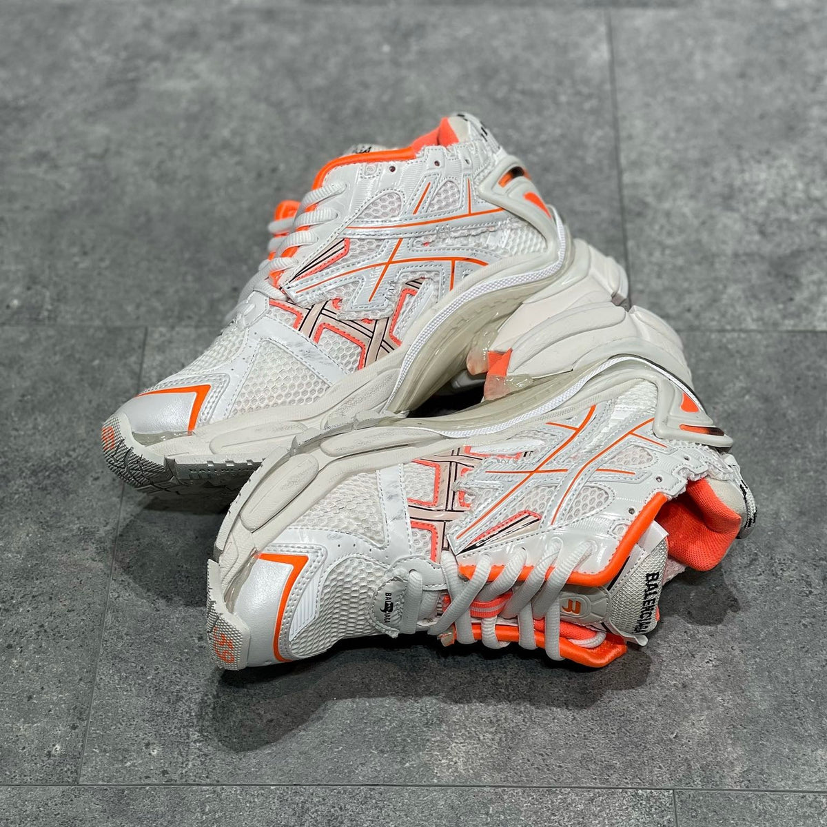 BAL RUNNER TRAINERS