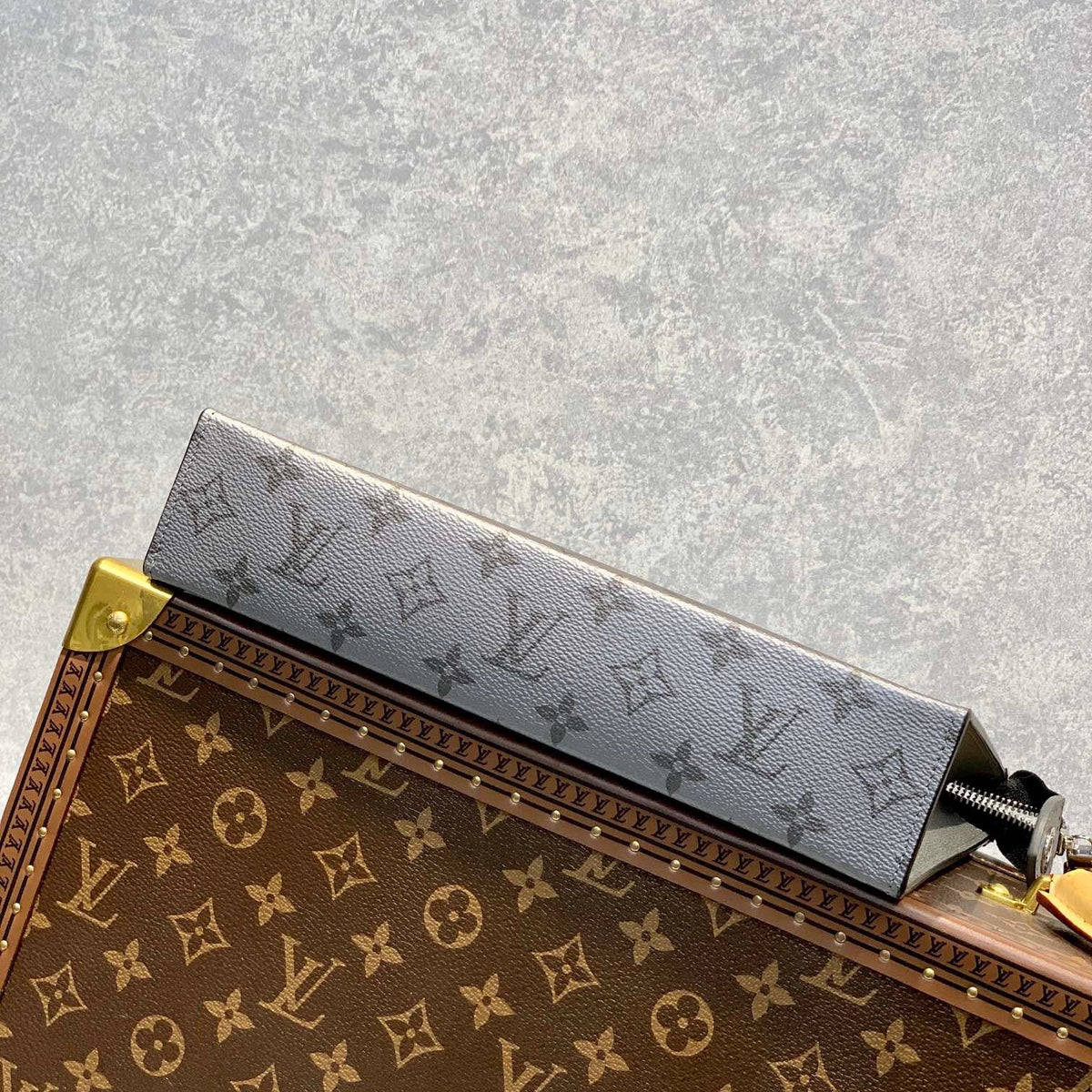 LOU POCHETTE VOYAGE MM
