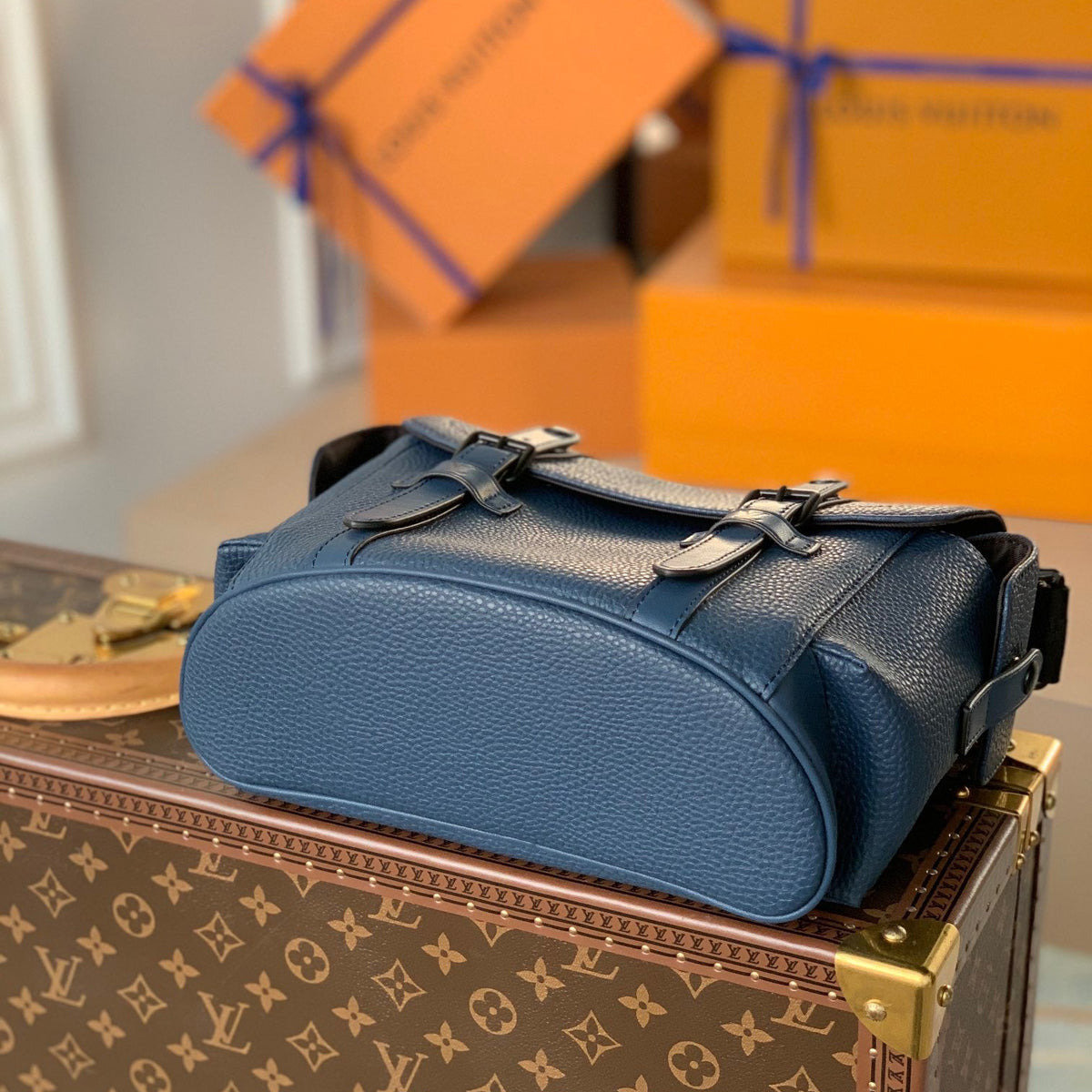 LOU CHRISTOPHER MESSENGER BAG