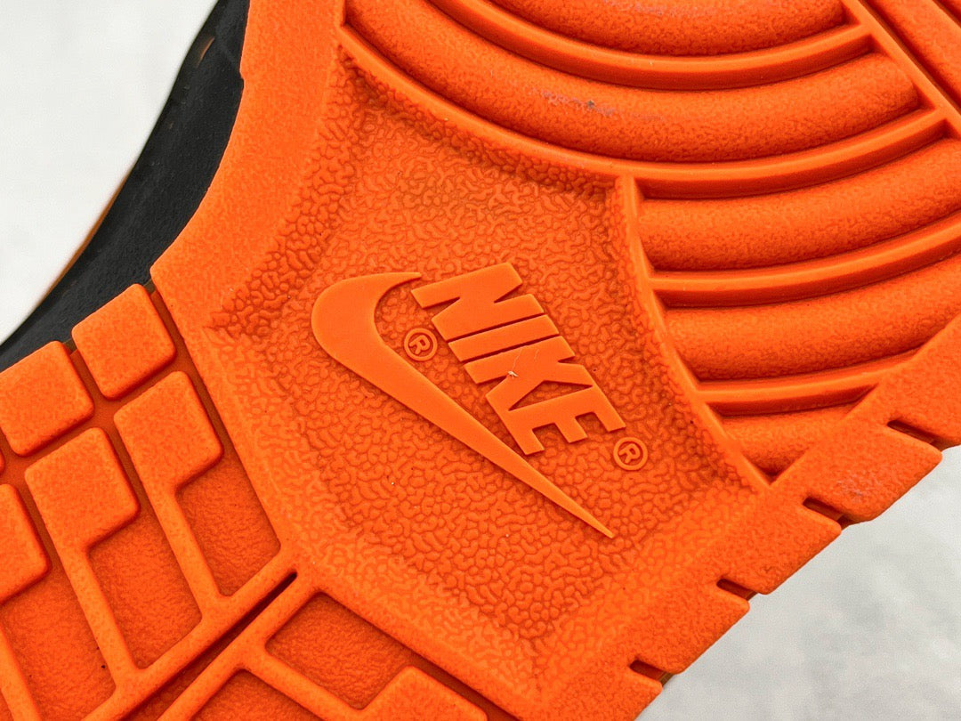DUNK LOW ORANGE LOBSTER