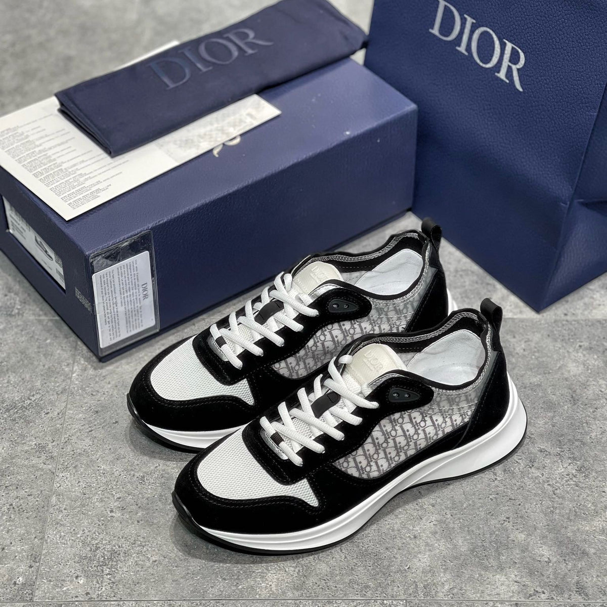 CD B25 SNEAKERS