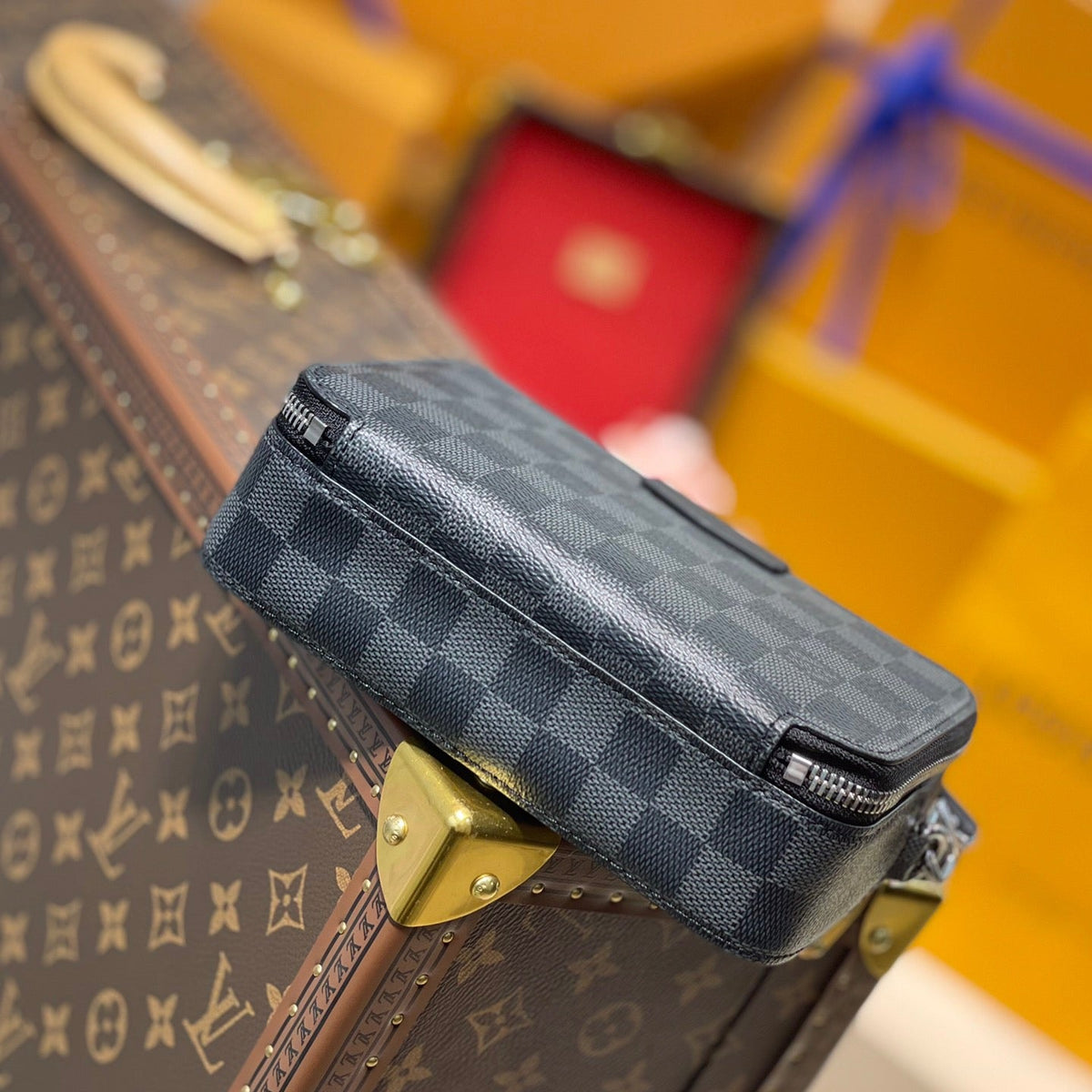LOU ALPHA WEARABLE WALLET