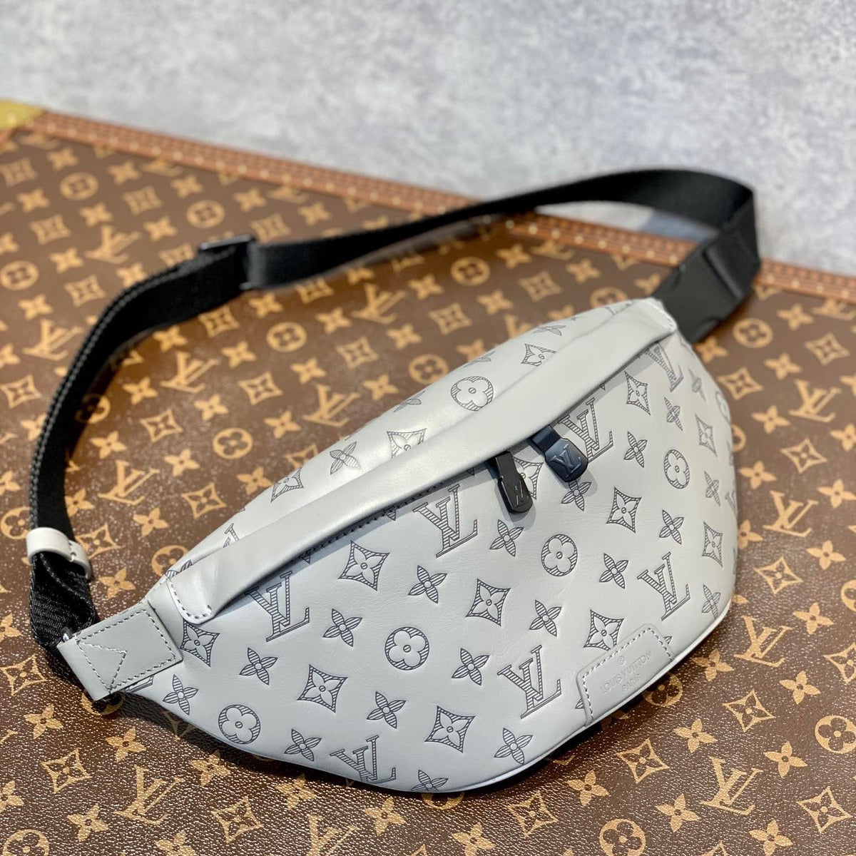 LOU DISCOVERY BUMBAG