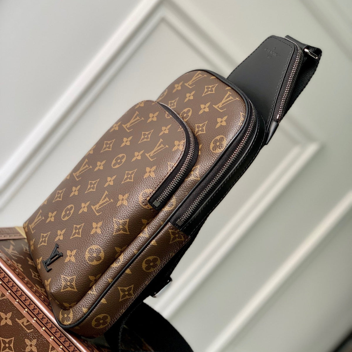 LOU AVENUE SLINGBAG