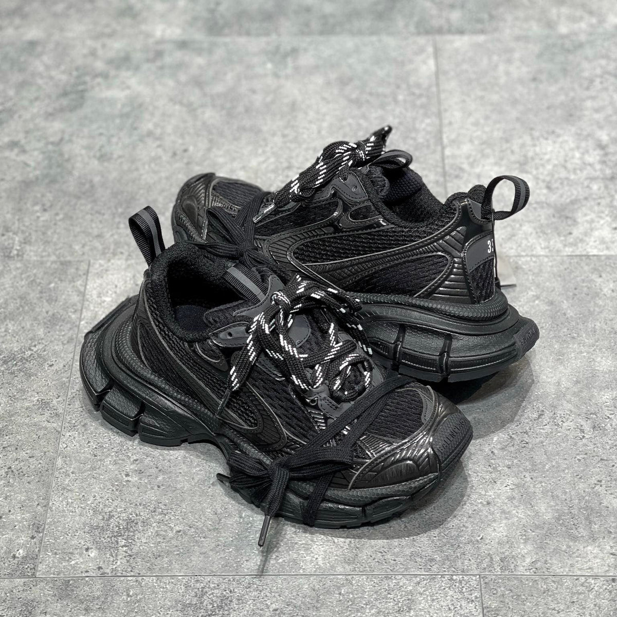 BAL 3XL TRAINERS