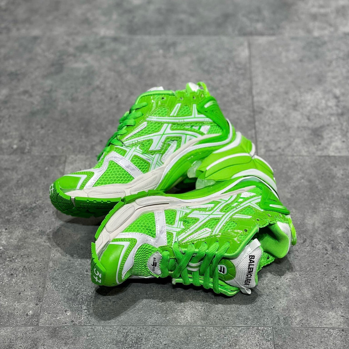 BAL RUNNER TRAINERS