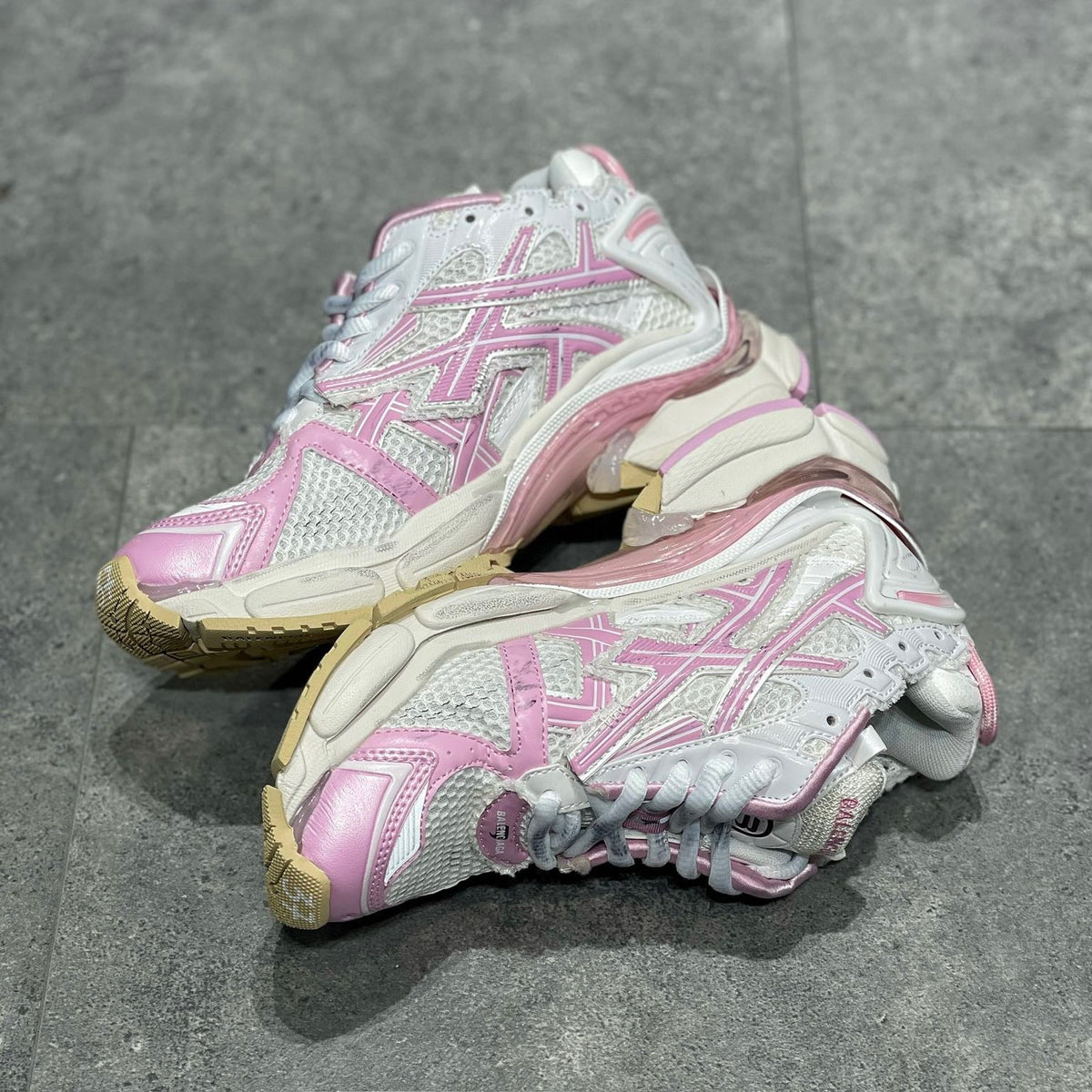 BAL RUNNER TRAINERS