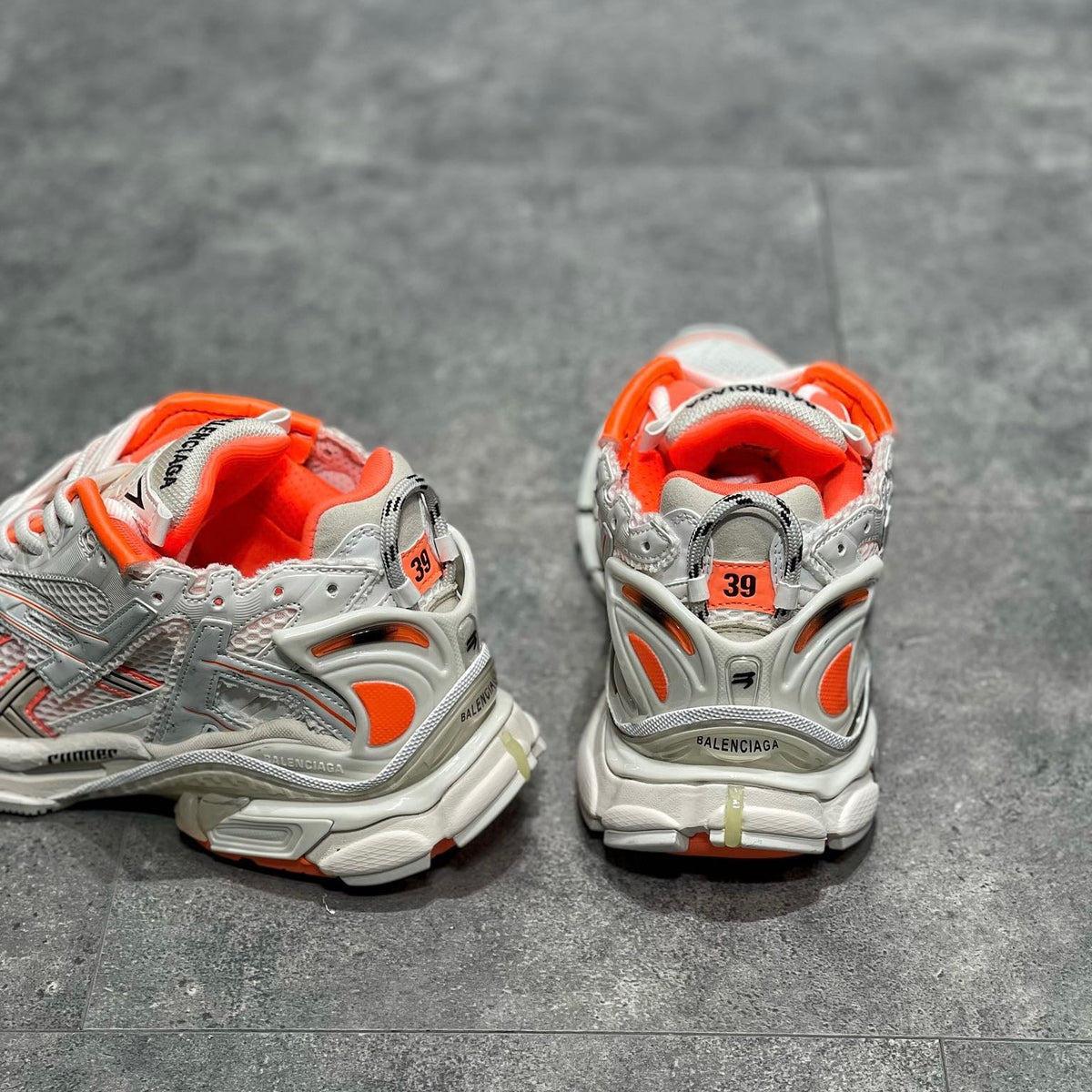 BAL RUNNER TRAINERS