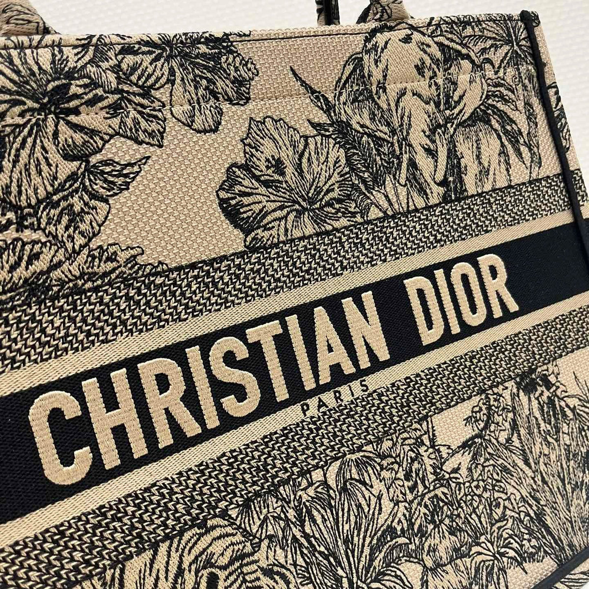 CD MEDIUM BOOK TOTE BAG