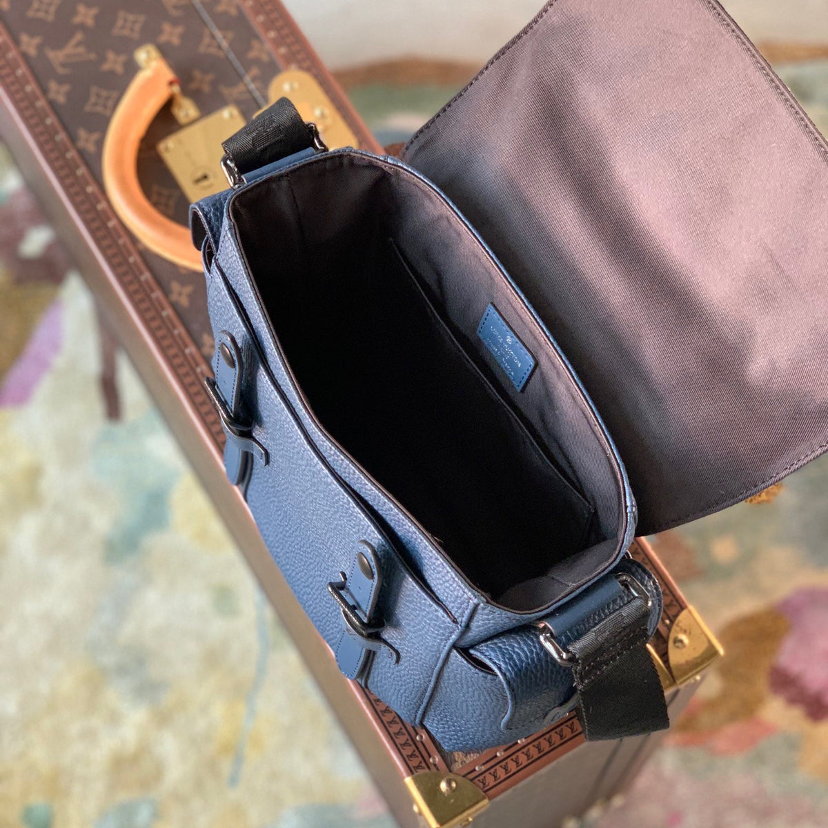LOU CHRISTOPHER MESSENGER BAG
