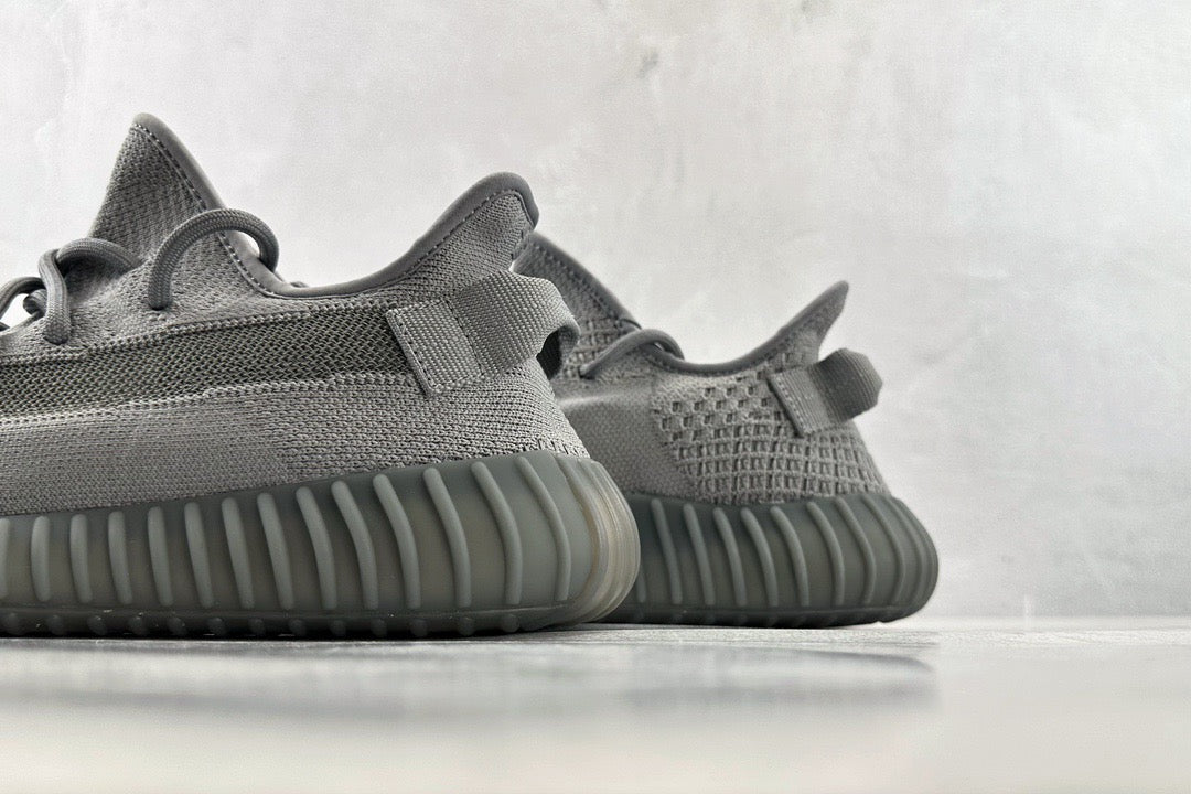 YEEZY BOOST 350 V2