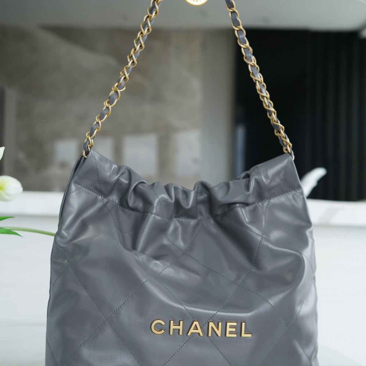 CC 22 SMALL HANDBAG