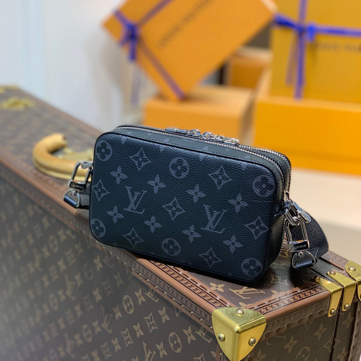 LOU ALPHA WEARABLE WALLET