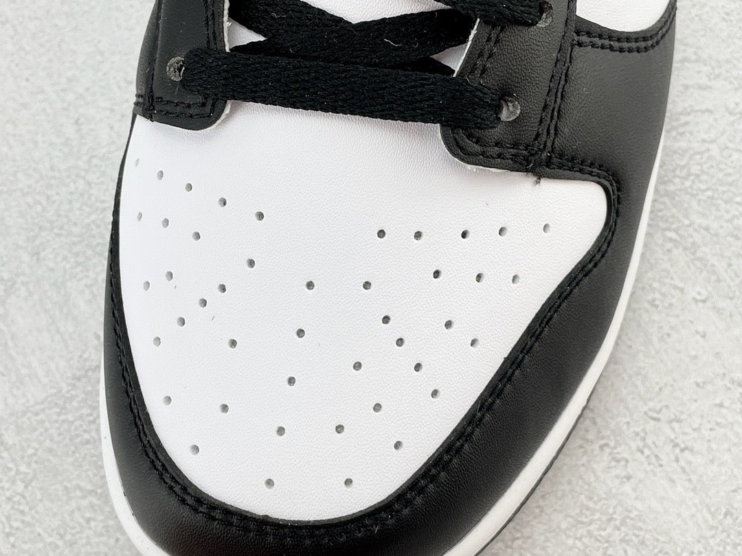 DUNK LOW BLACK / WHITE