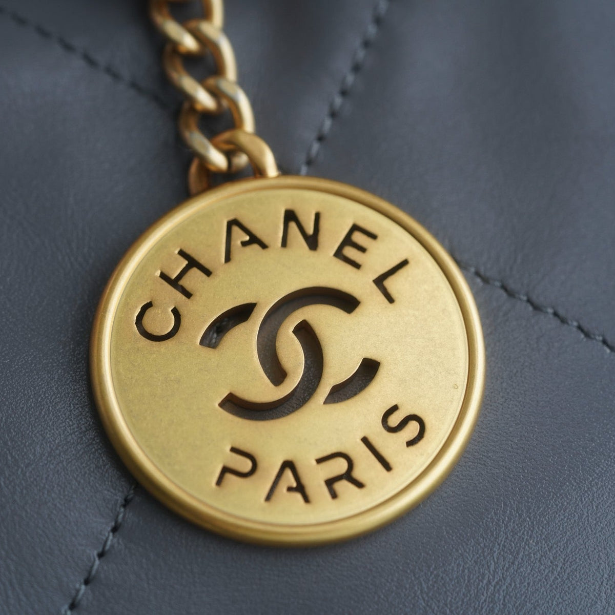 CC 22 SMALL HANDBAG