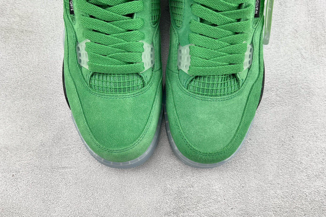 NIKE JORDAN 4