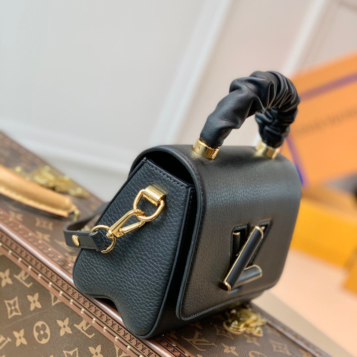 LOU TWIST PM BAG