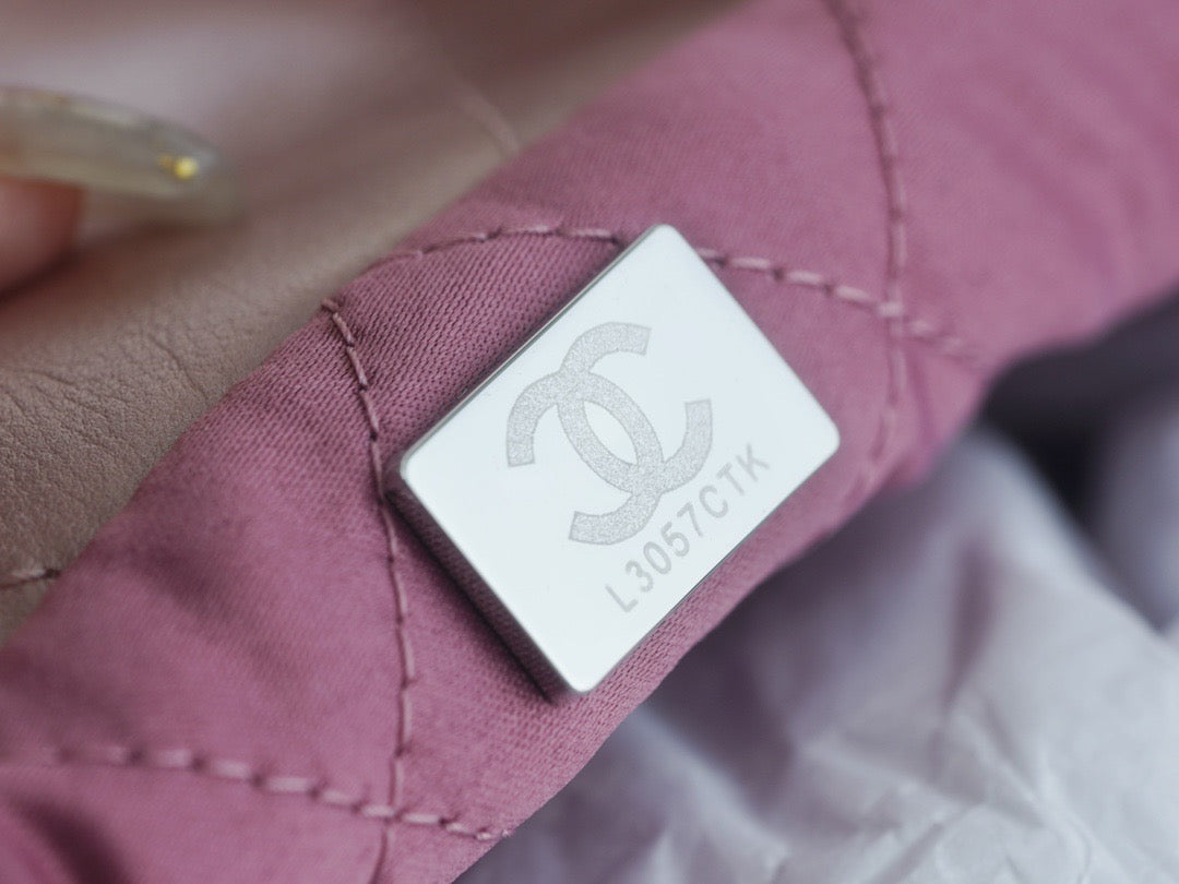 CC 22 SMALL HANDBAG