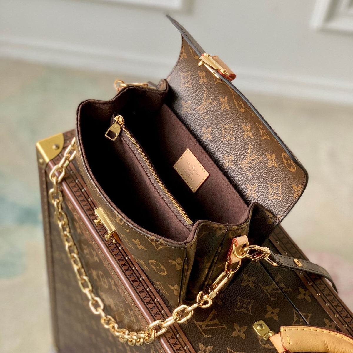 LOU POCHETTE METIS EAST WEST BAG
