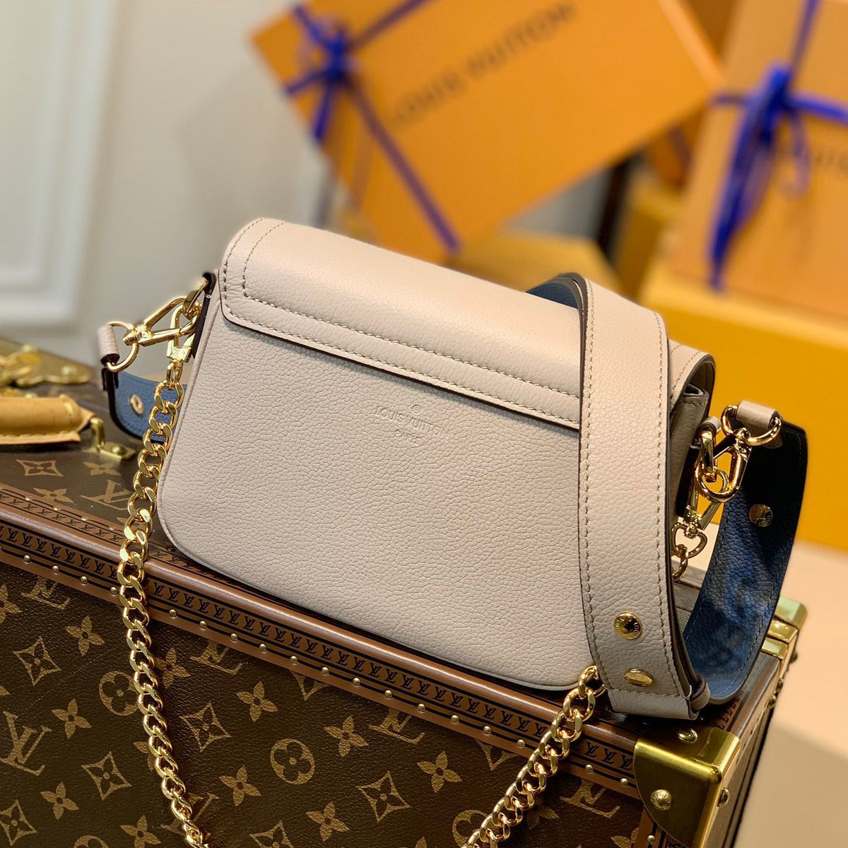 LOU LOCKME TENDER BAG