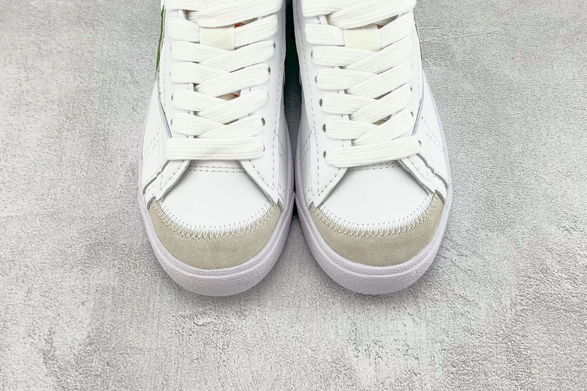 NIKE BLAZER LOW SWOOSH