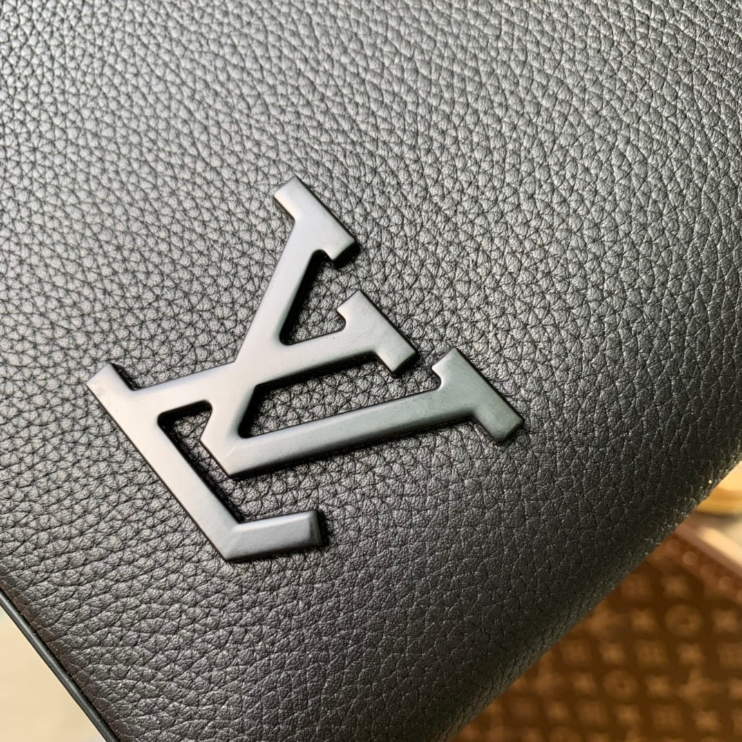 LOU TAKEOFF POUCH
