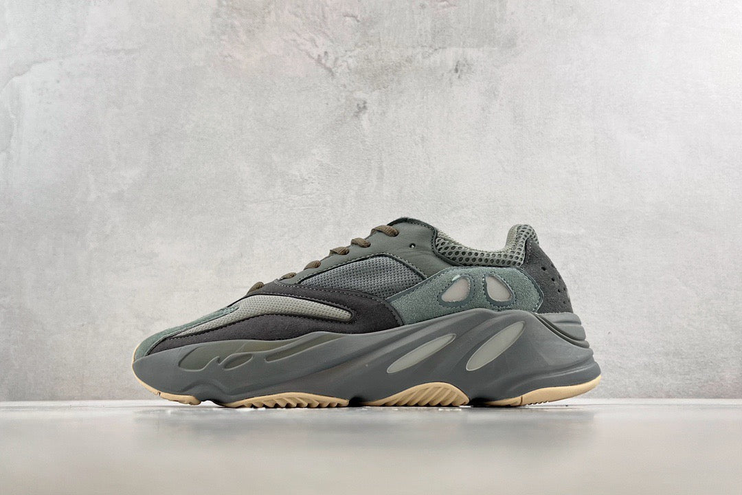 YEEZY BOOST 700